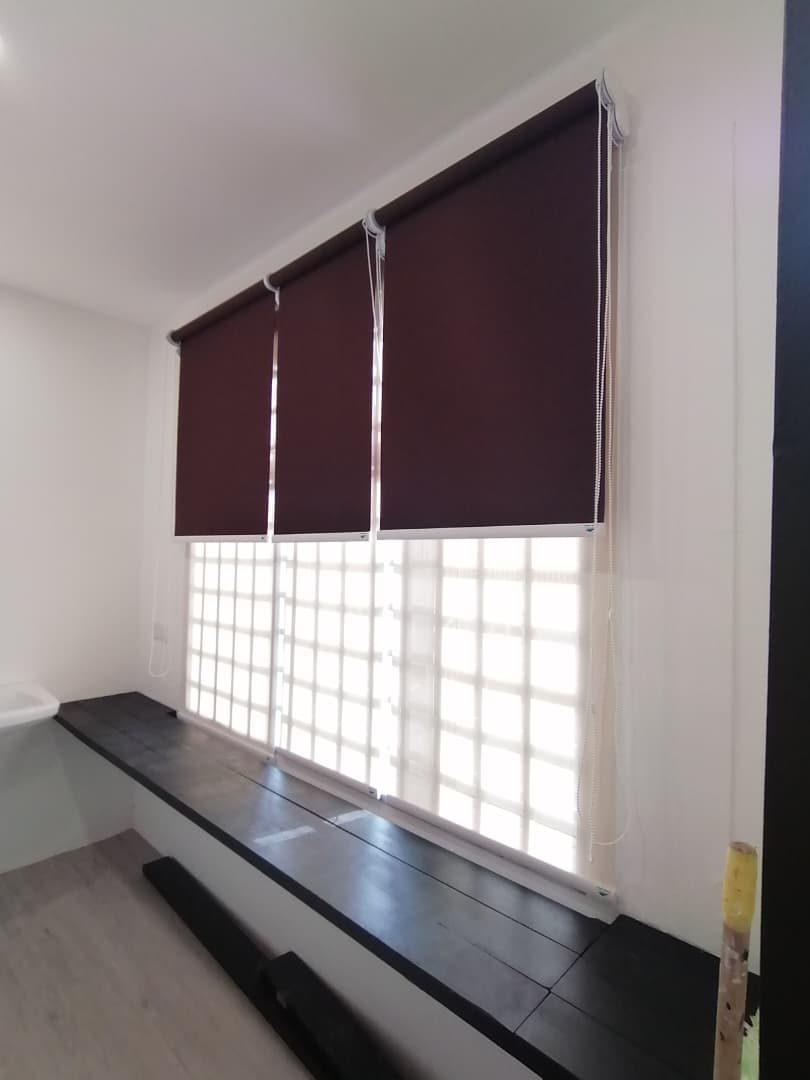 SUNSCREEN ROLLER BLIND